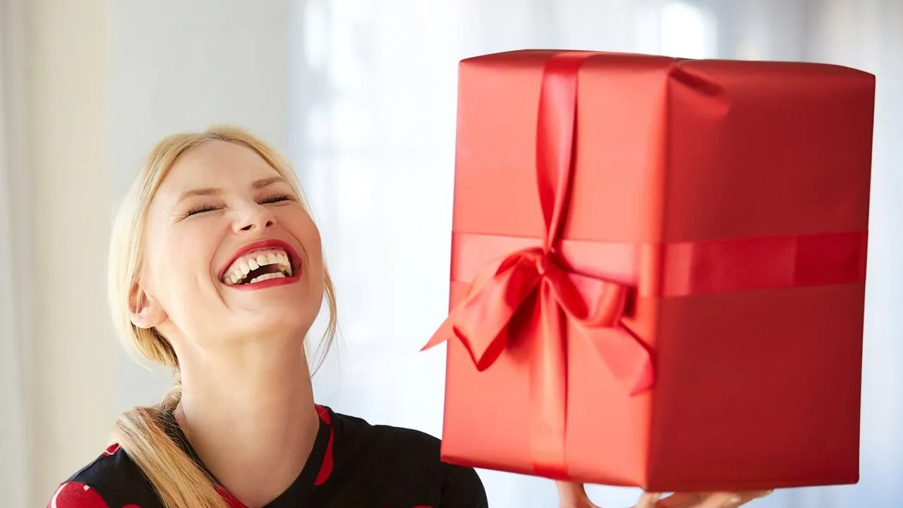 The Escort in London Guide to Gift Giving: What to Buy Your Companion