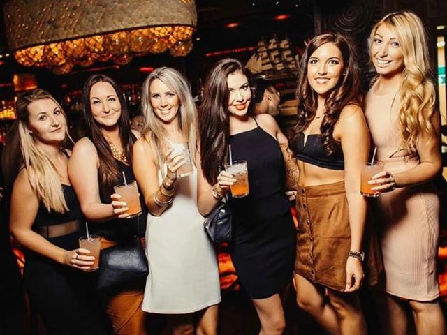 The Ultimate Nightlife Guide for Foodies in London